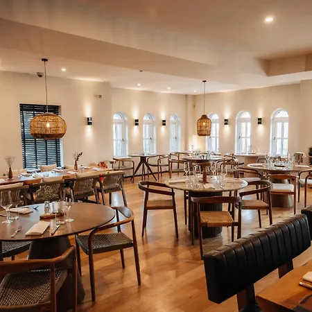 Otel The Twelve Barna (Galway)