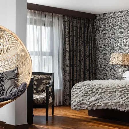 Otel The Twelve Barna (Galway)