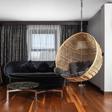 ホテル The Twelve 4*