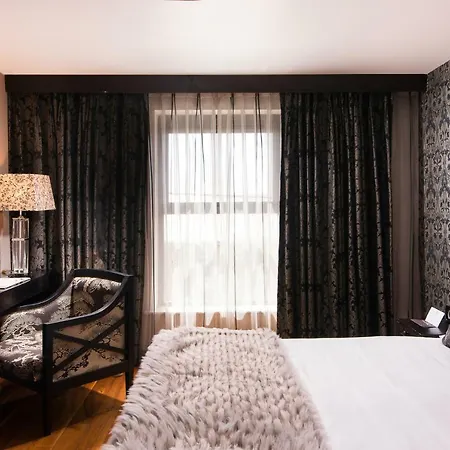 Hotel The Twelve Bearna