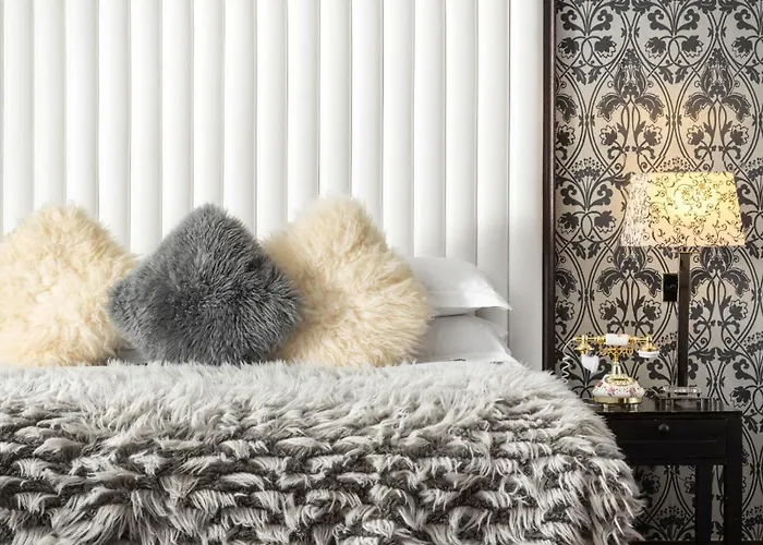 The Twelve 4* בארנה