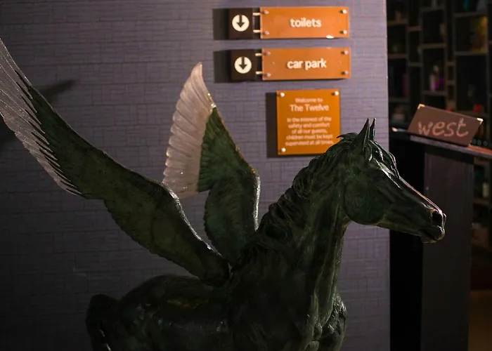 The Twelve 4* בארנה