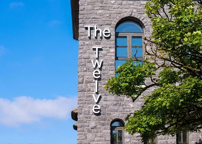 The Twelve 4* בארנה